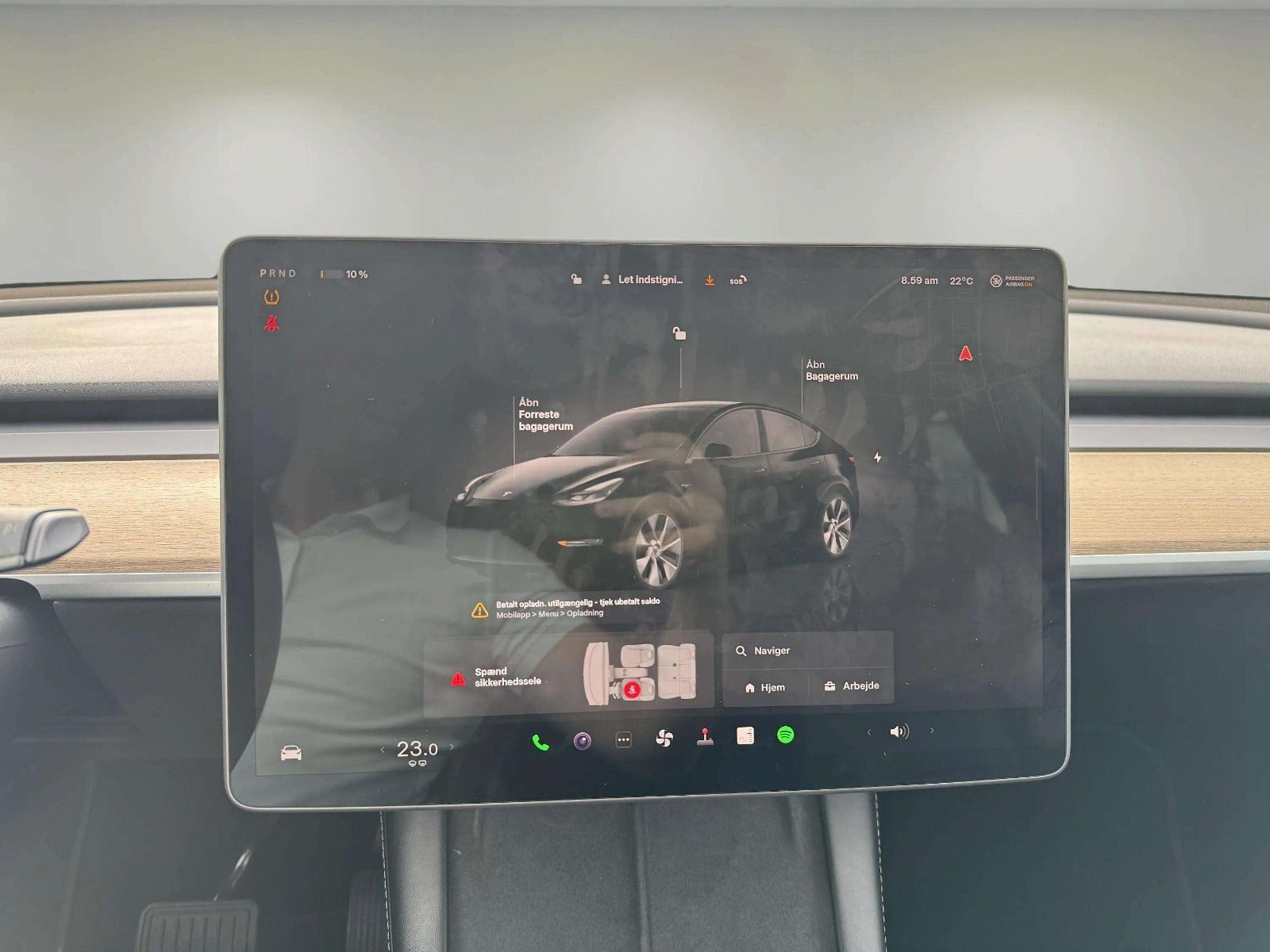 Sort Tesla Model Y fra 2023