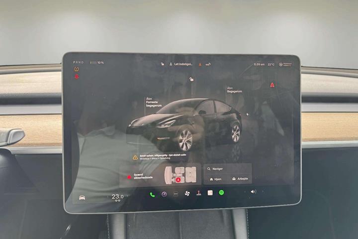 Sort Tesla Model Y fra 2023