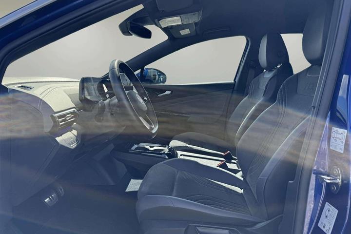 Blå VW ID.4 fra 2023
