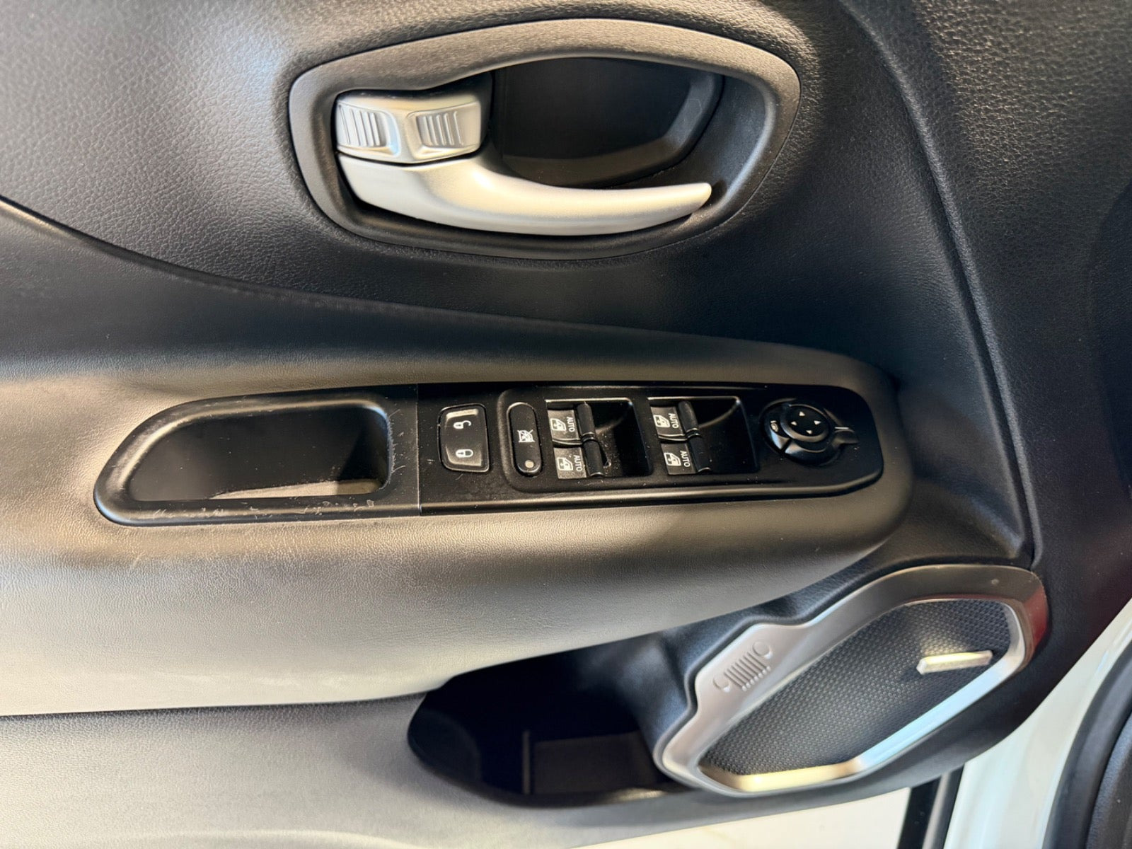 Hvid Jeep Renegade fra 2020