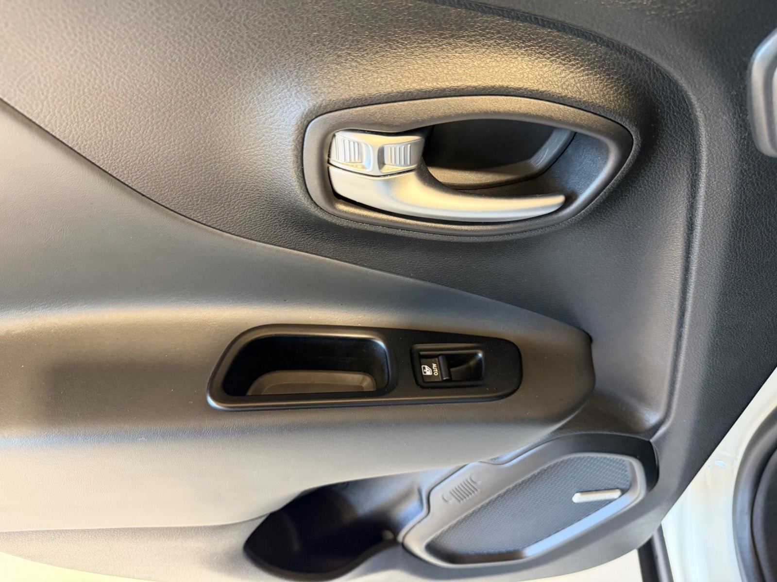 Hvid Jeep Renegade fra 2020