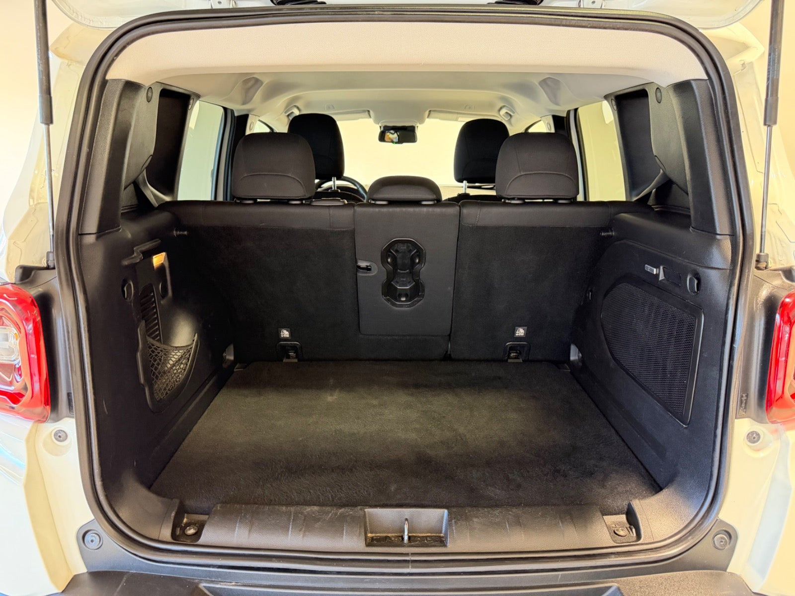 Hvid Jeep Renegade fra 2020