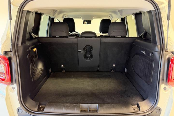 Hvid Jeep Renegade fra 2020