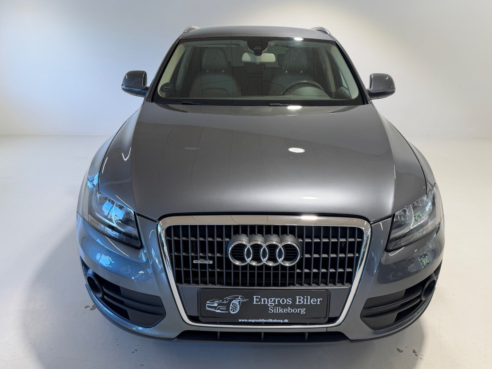 Grå Audi Q5 fra 2012