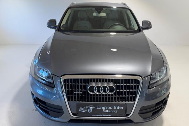 Grå Audi Q5 fra 2012