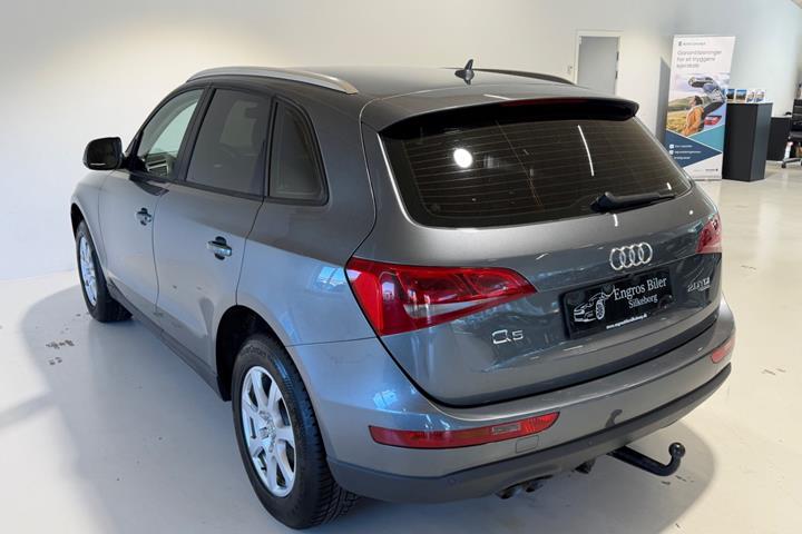 Grå Audi Q5 fra 2012
