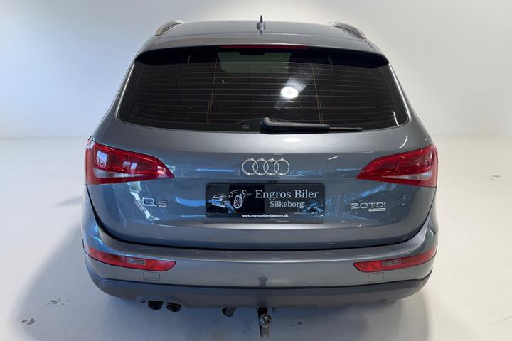 Grå Audi Q5 fra 2012