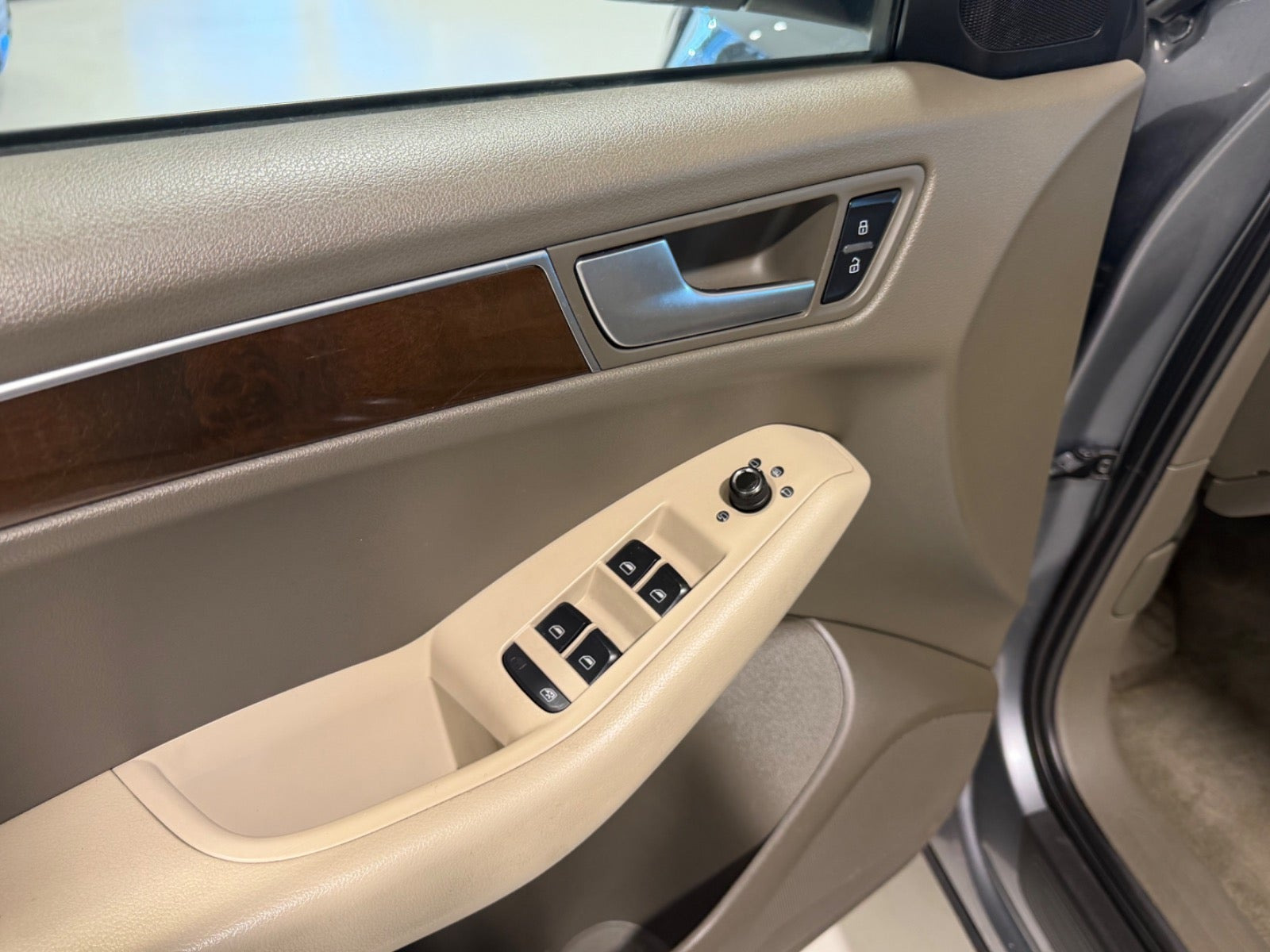 Grå Audi Q5 fra 2012