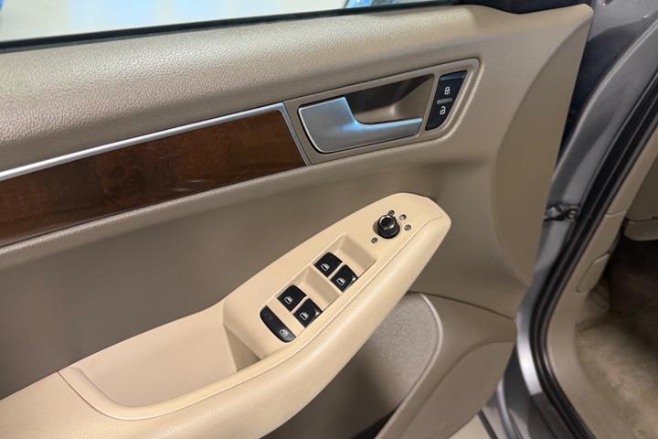 Grå Audi Q5 fra 2012