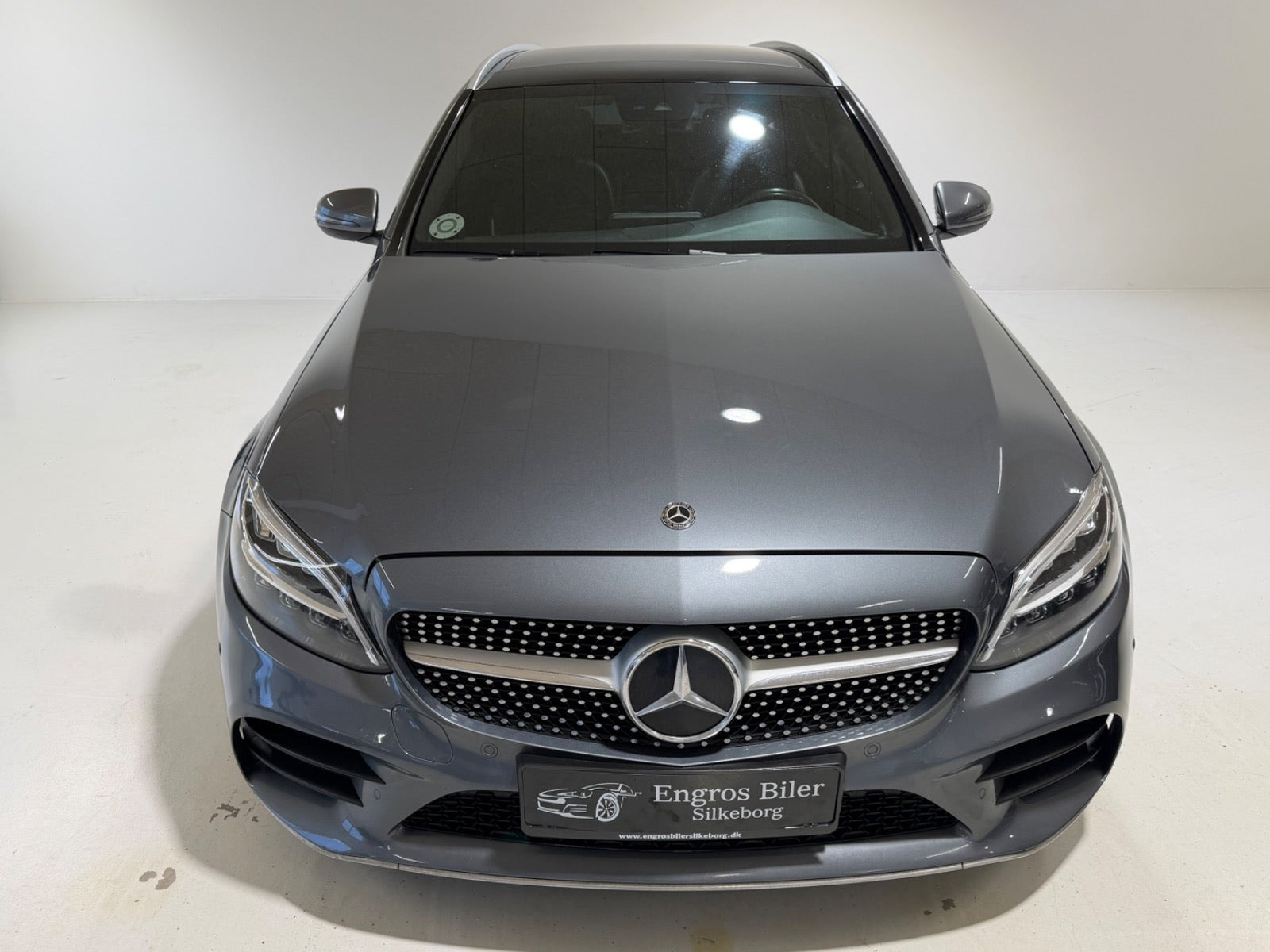 Grå Mercedes C220 d fra 2019