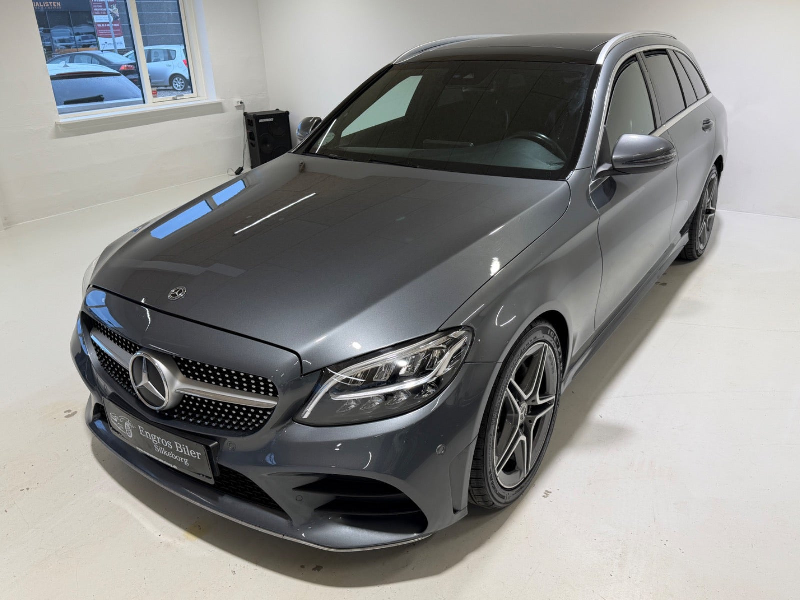 Grå Mercedes C220 d fra 2019