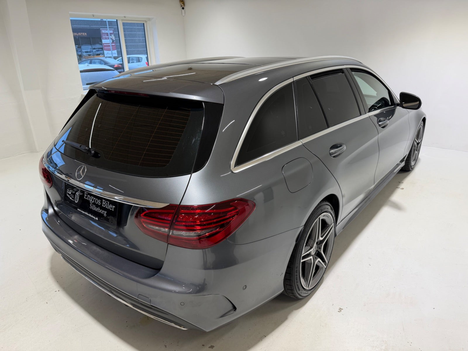 Grå Mercedes C220 d fra 2019