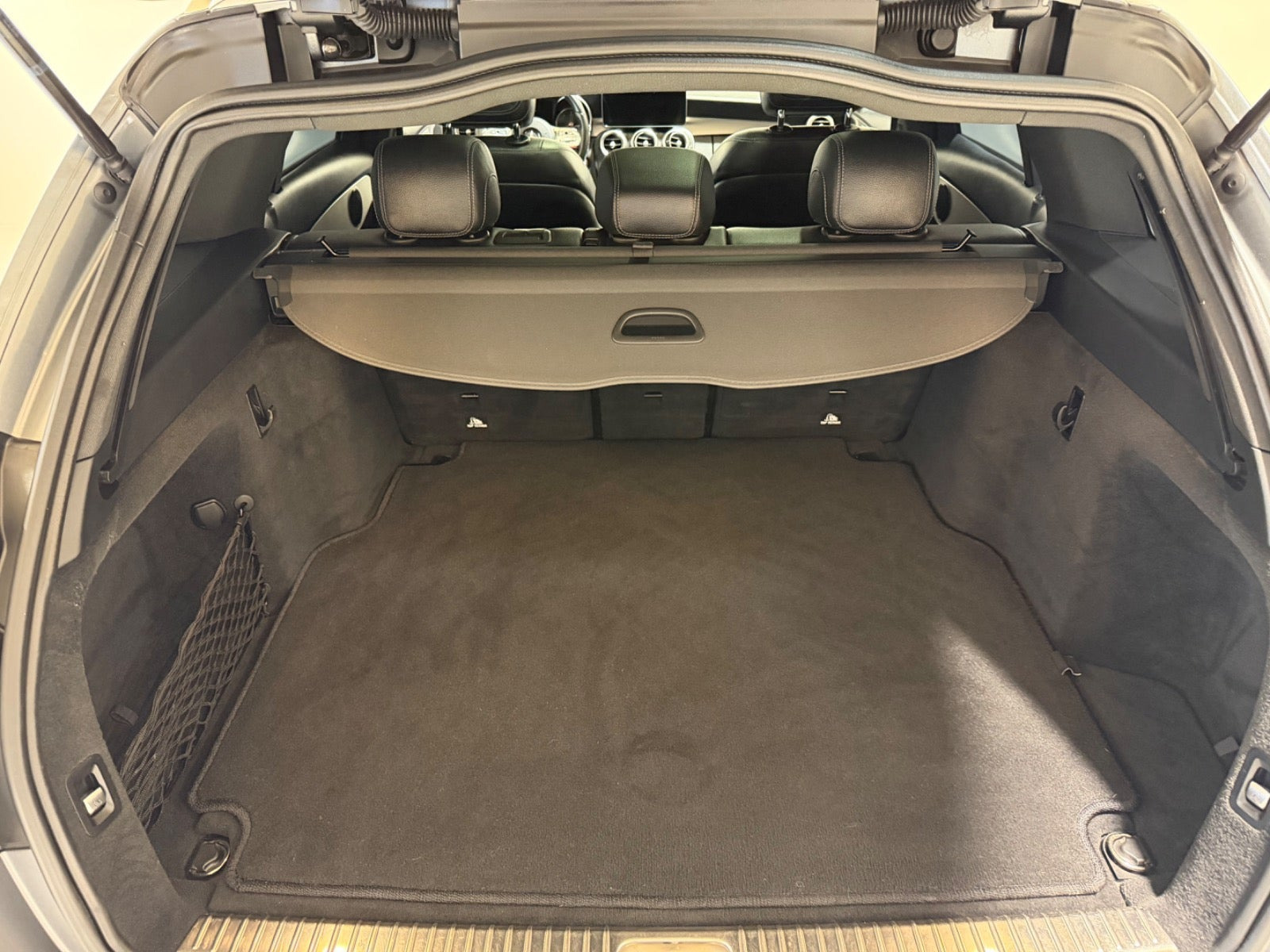 Grå Mercedes C220 d fra 2019