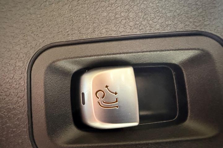 Grå Mercedes C220 d fra 2019