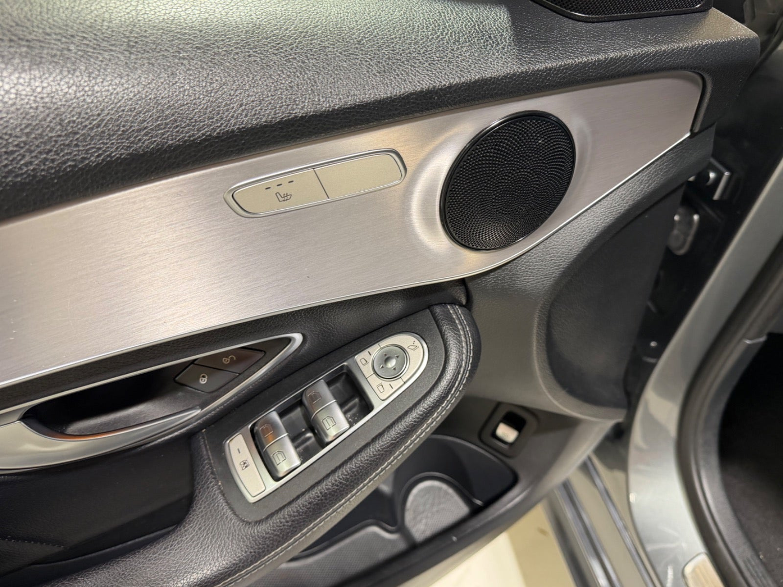 Grå Mercedes C220 d fra 2019