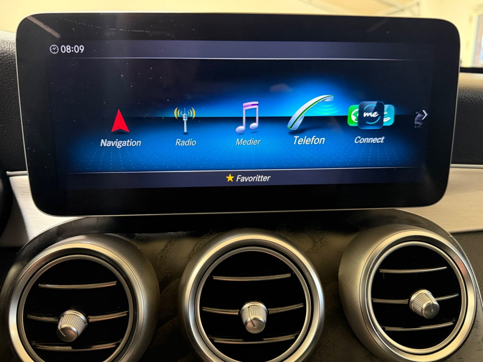 Grå Mercedes C220 d fra 2019