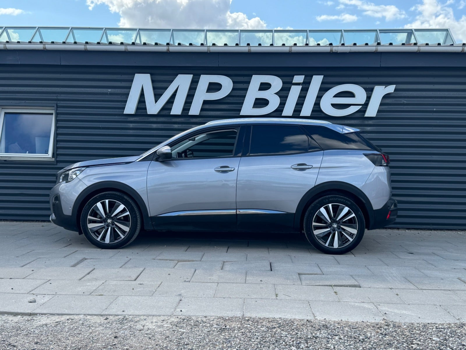 Grå Peugeot 3008 fra 2020