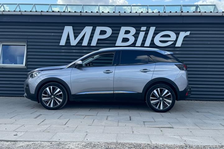 Grå Peugeot 3008 fra 2020
