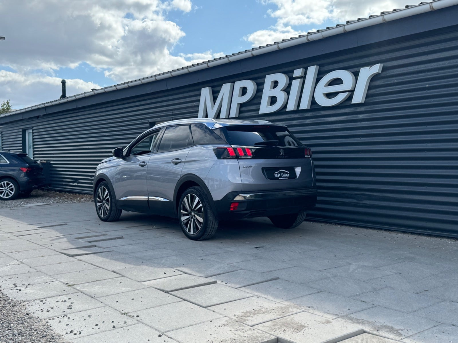 Grå Peugeot 3008 fra 2020