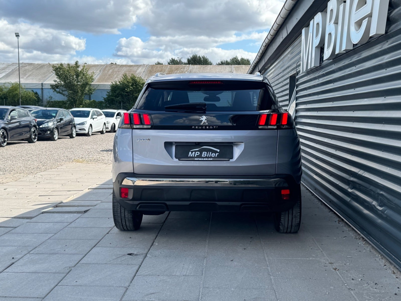 Grå Peugeot 3008 fra 2020