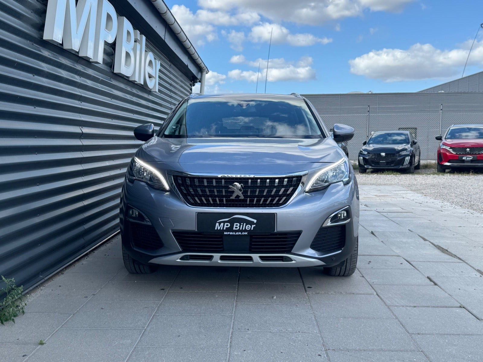 Grå Peugeot 3008 fra 2020