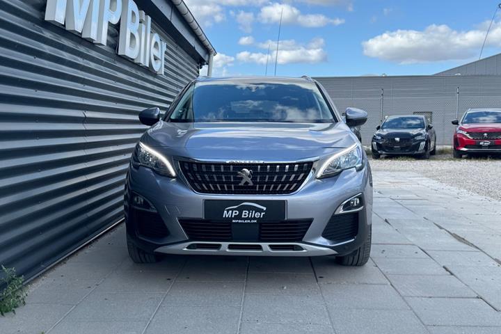 Grå Peugeot 3008 fra 2020