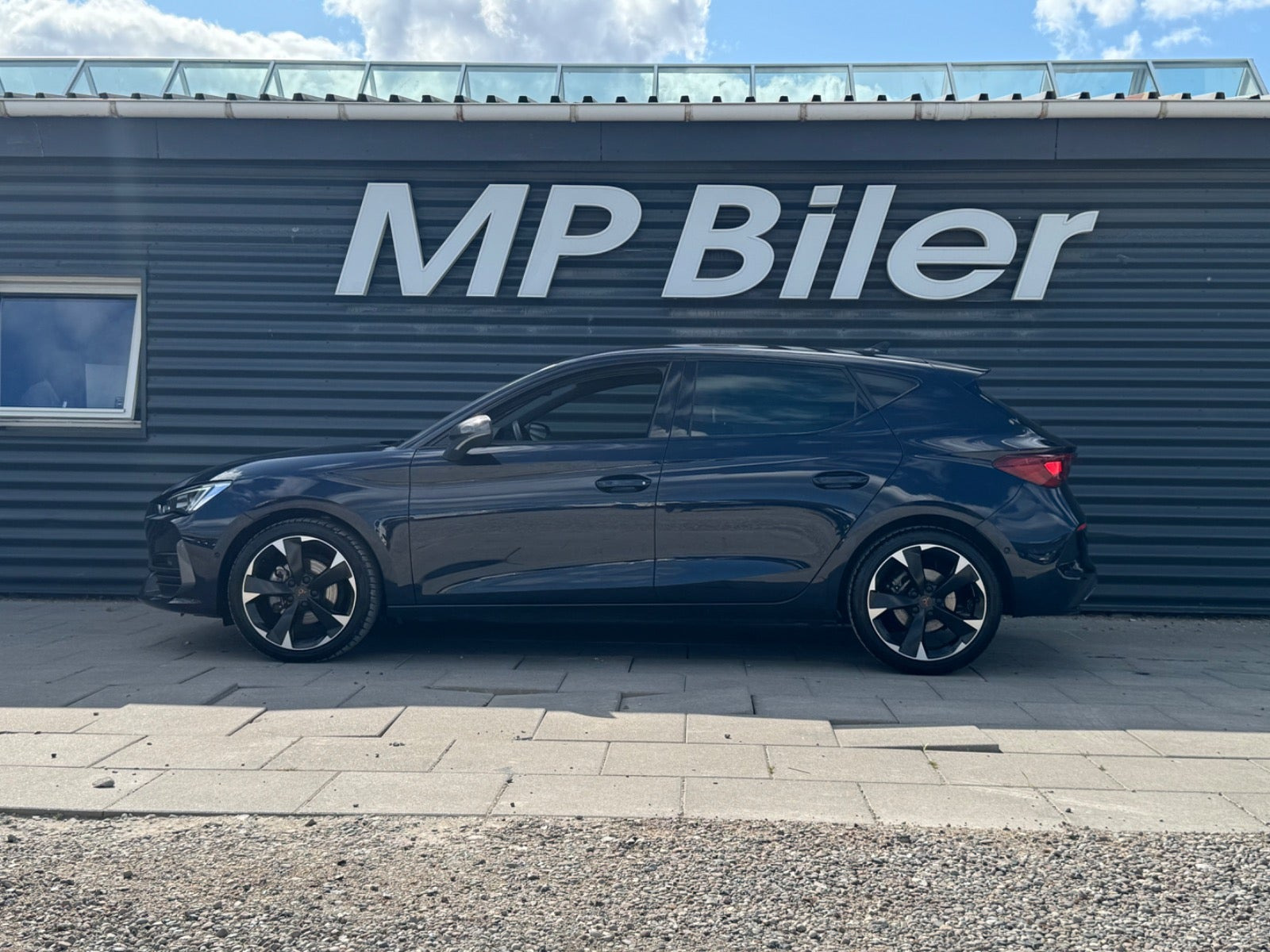 Blå Seat Leon fra 2023