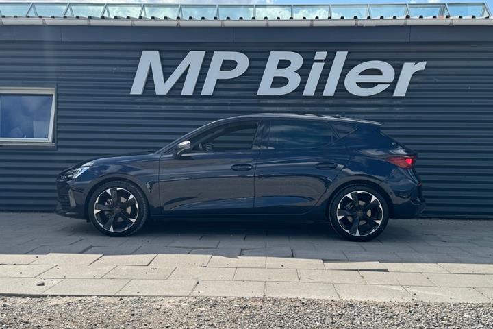 Blå Seat Leon fra 2023