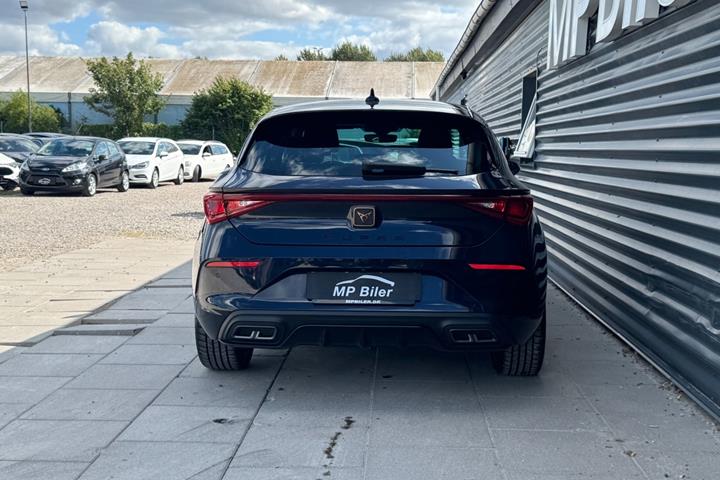 Blå Seat Leon fra 2023
