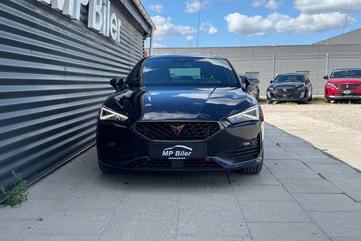 Blå Seat Leon fra 2023