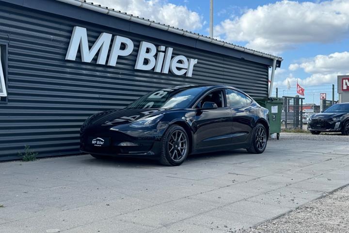 Sort Tesla Model 3 fra 2021