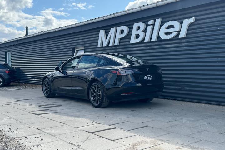 Sort Tesla Model 3 fra 2021