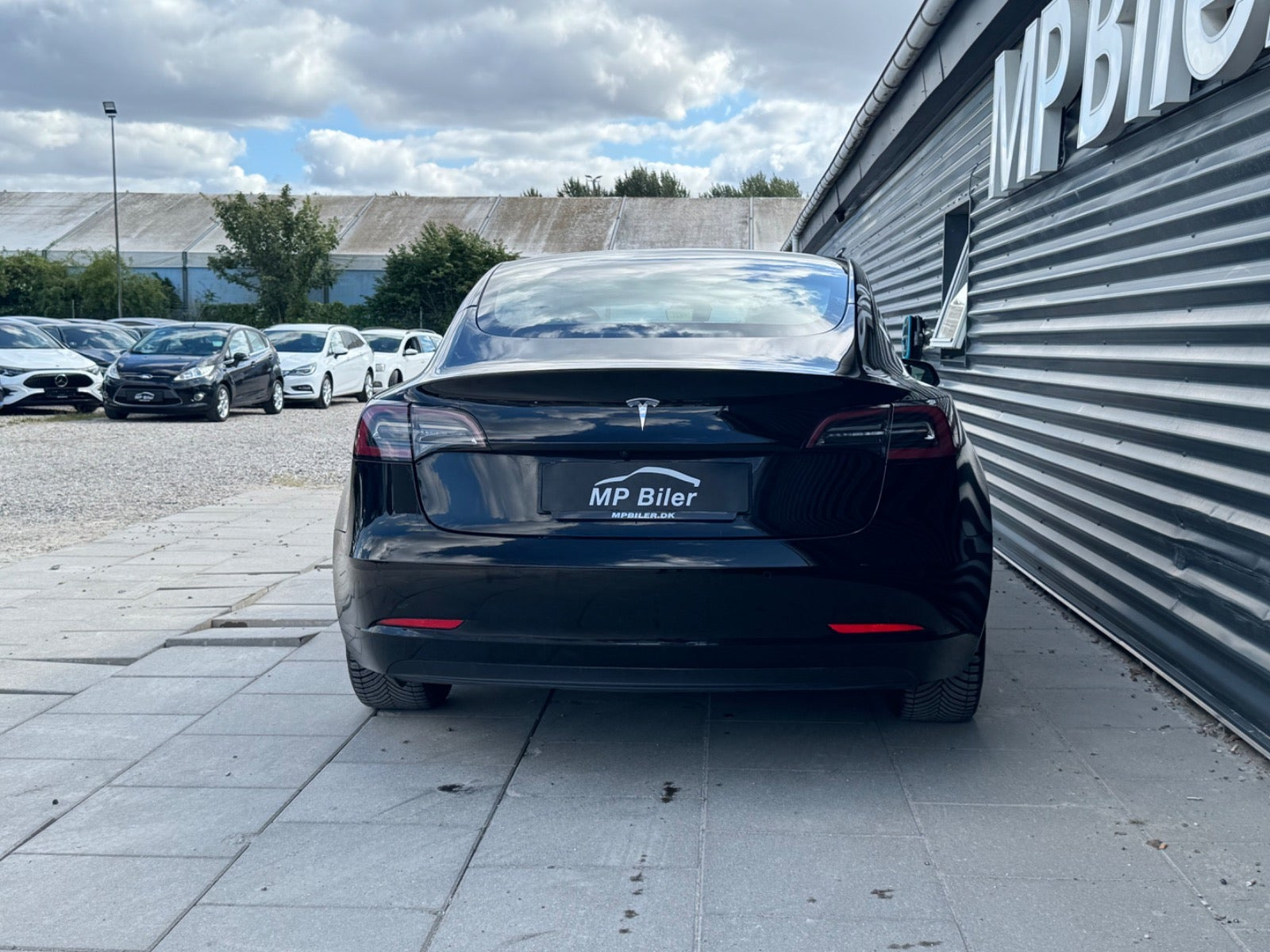 Sort Tesla Model 3 fra 2021