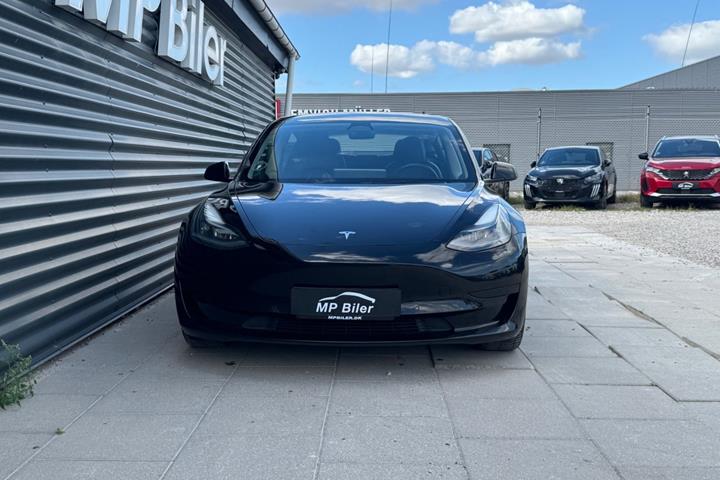 Sort Tesla Model 3 fra 2021