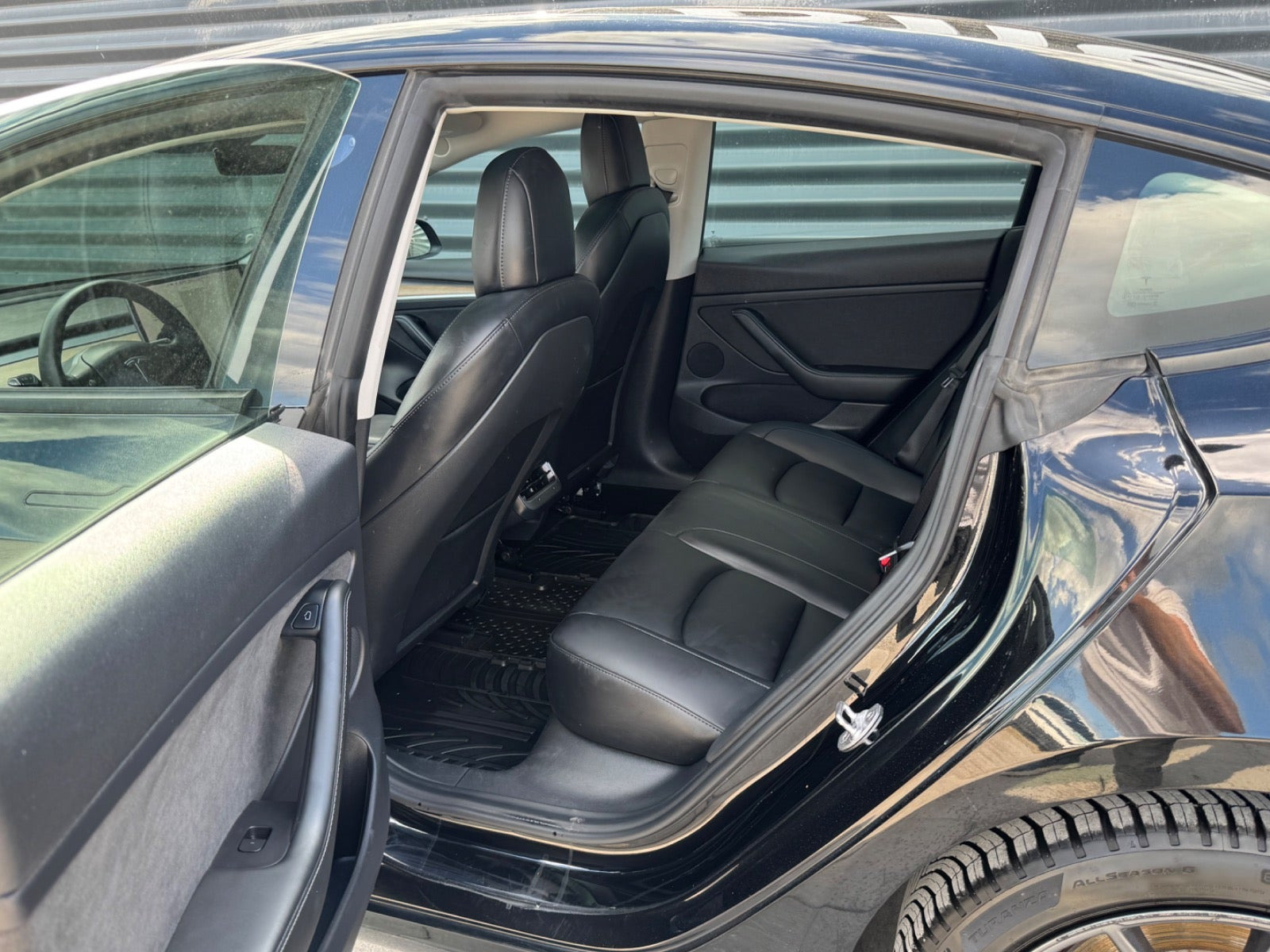 Sort Tesla Model 3 fra 2021