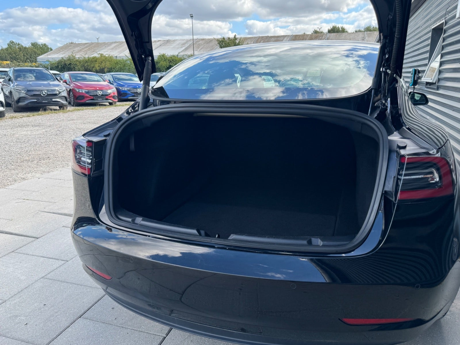 Sort Tesla Model 3 fra 2021