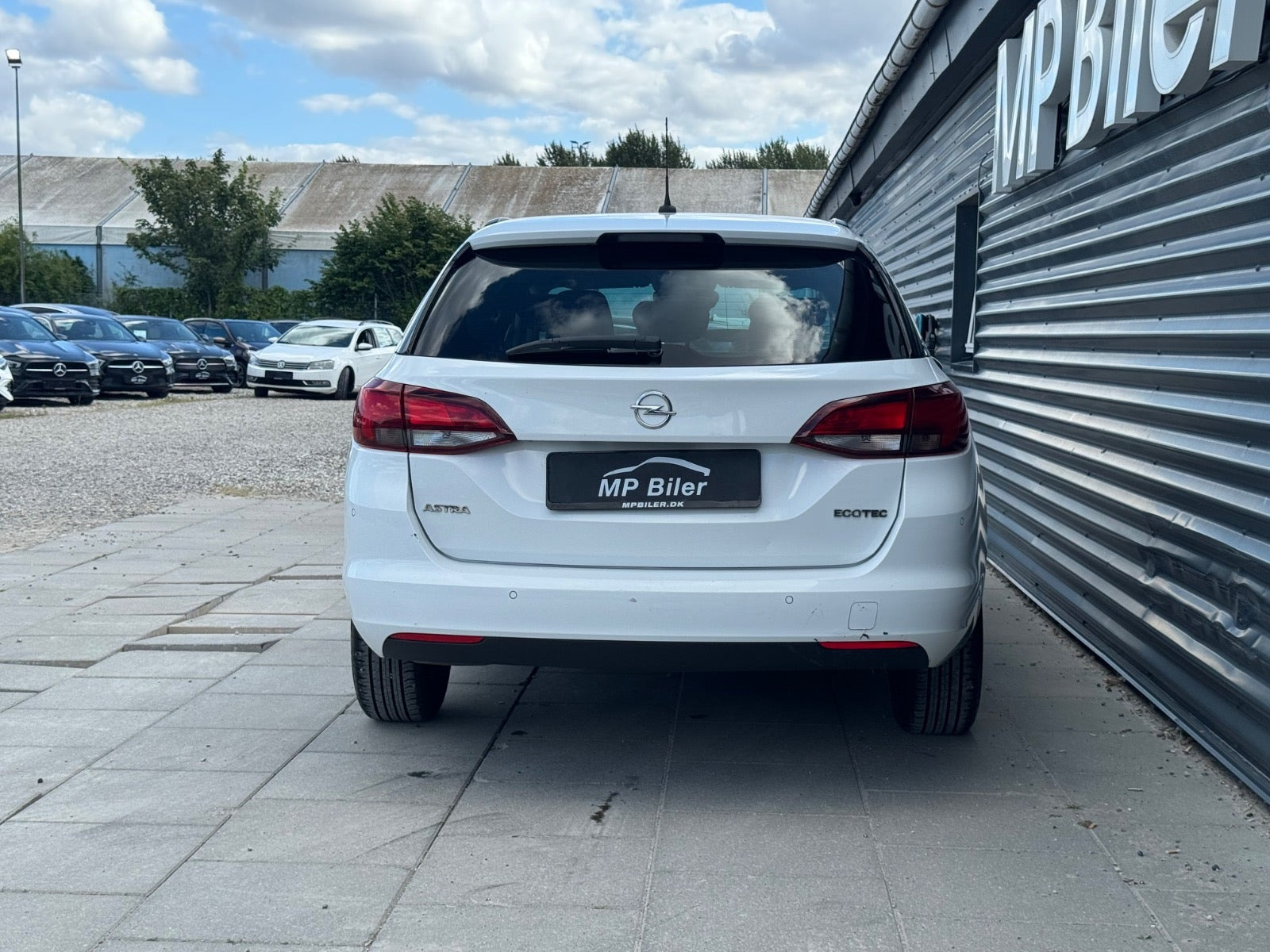 Hvid Opel Astra fra 2019