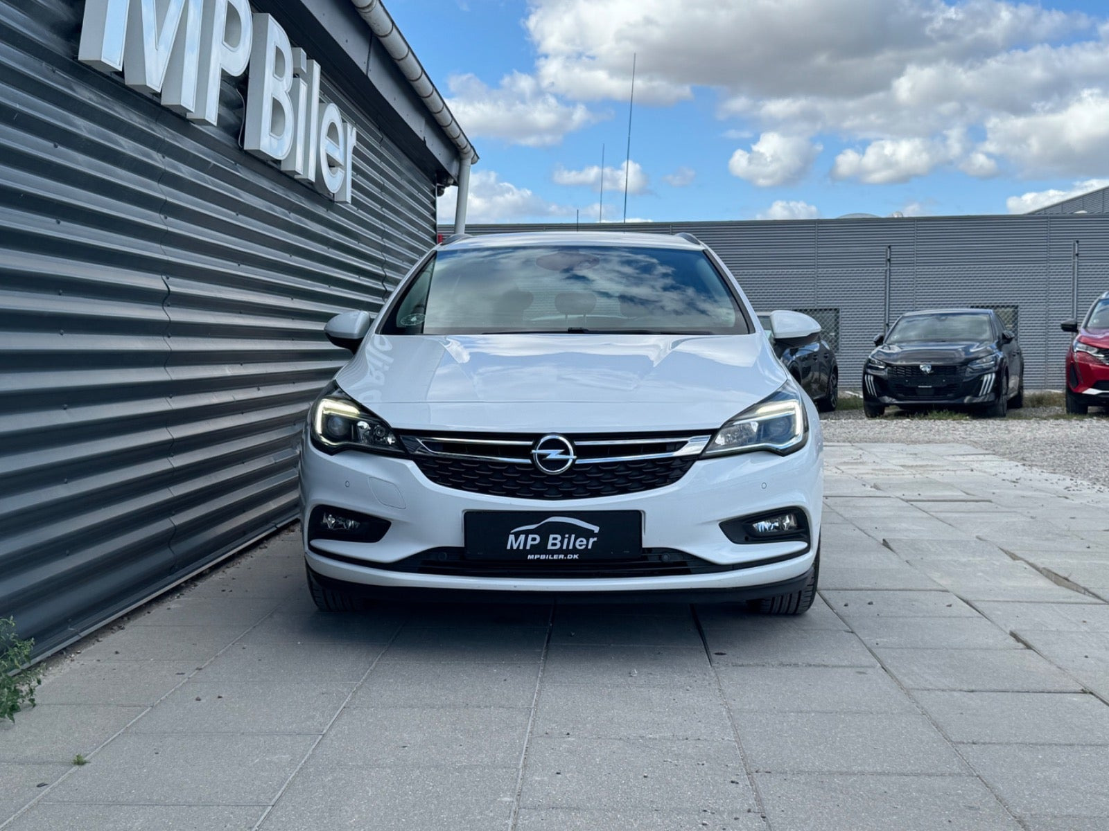 Hvid Opel Astra fra 2019