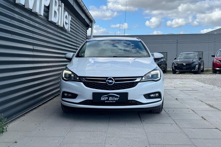 Hvid Opel Astra fra 2019