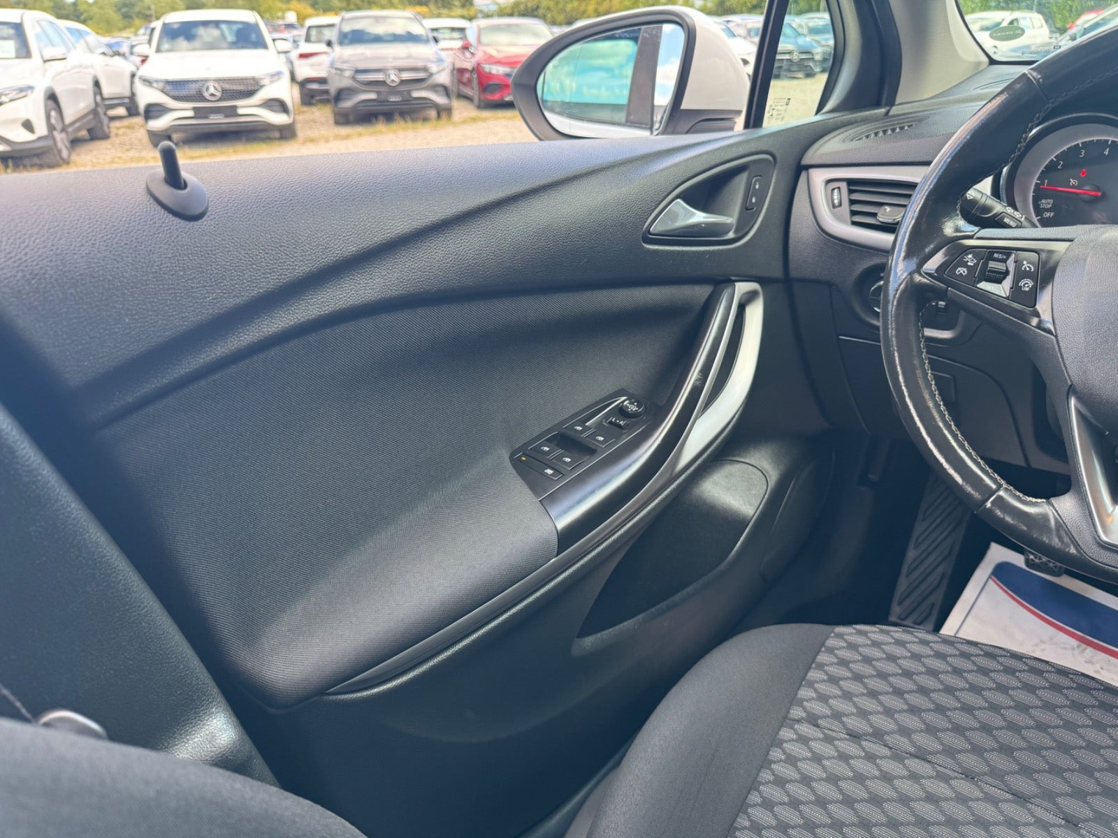 Hvid Opel Astra fra 2019