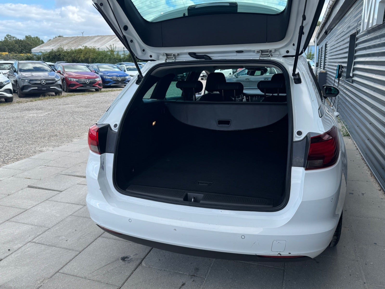Hvid Opel Astra fra 2019