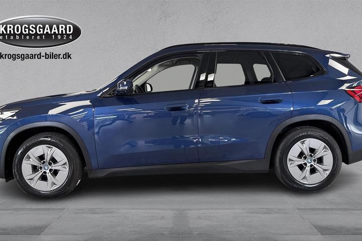 Blå BMW iX1 fra 2023