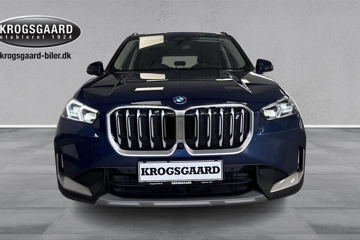 Blå BMW iX1 fra 2023