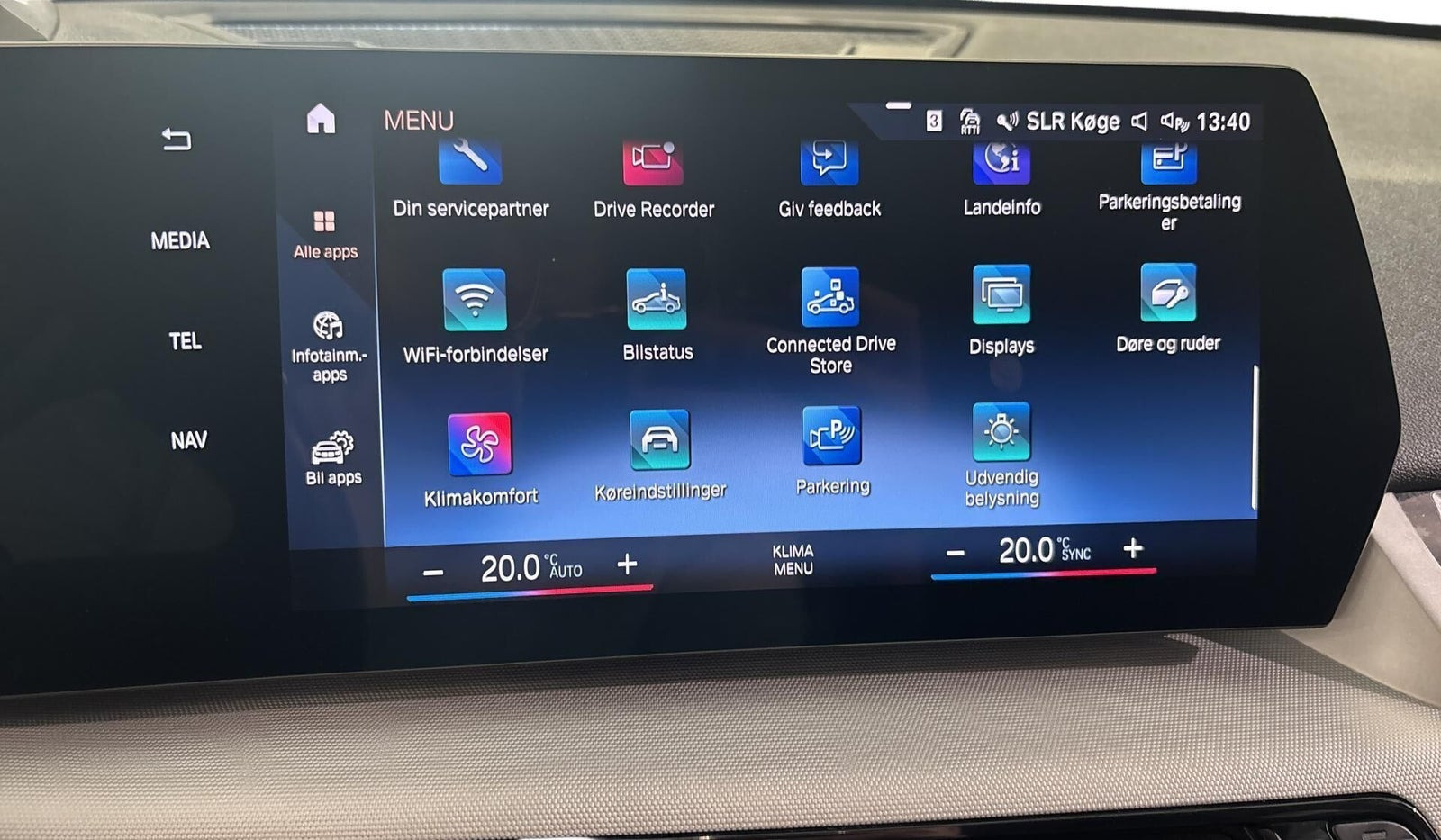 Blå BMW iX1 fra 2023