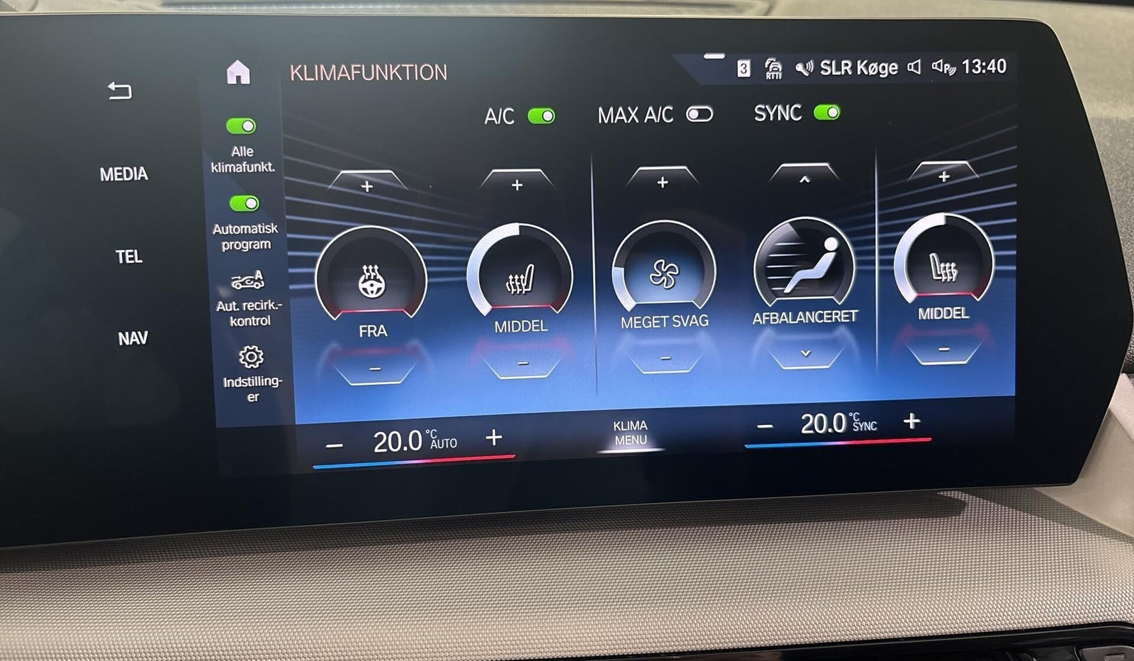 Blå BMW iX1 fra 2023