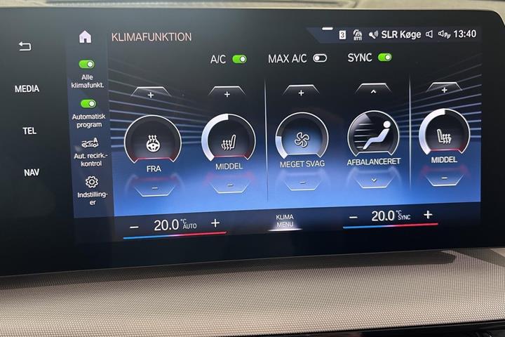 Blå BMW iX1 fra 2023