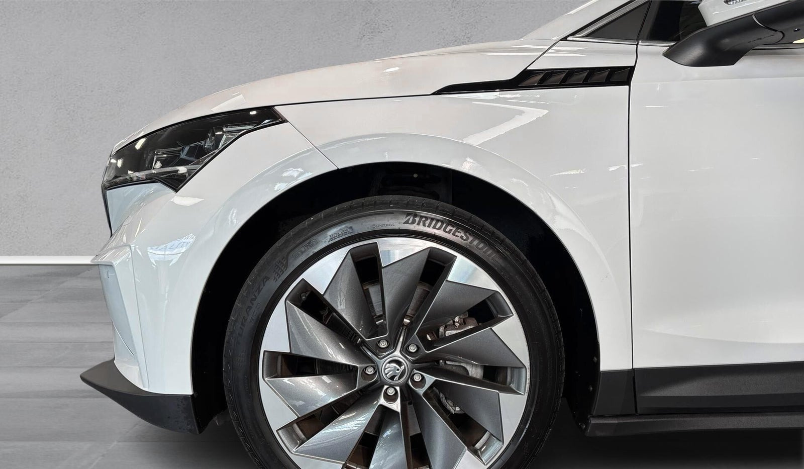 Hvid Skoda Enyaq fra 2021