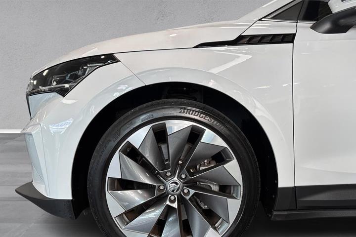 Hvid Skoda Enyaq fra 2021