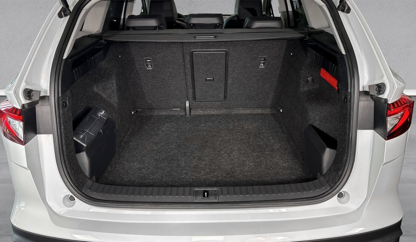 Hvid Skoda Enyaq fra 2021