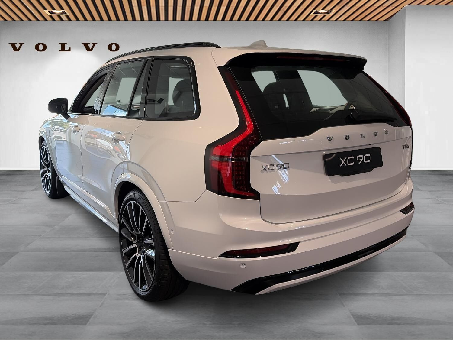 Hvid Volvo XC90 fra 2026